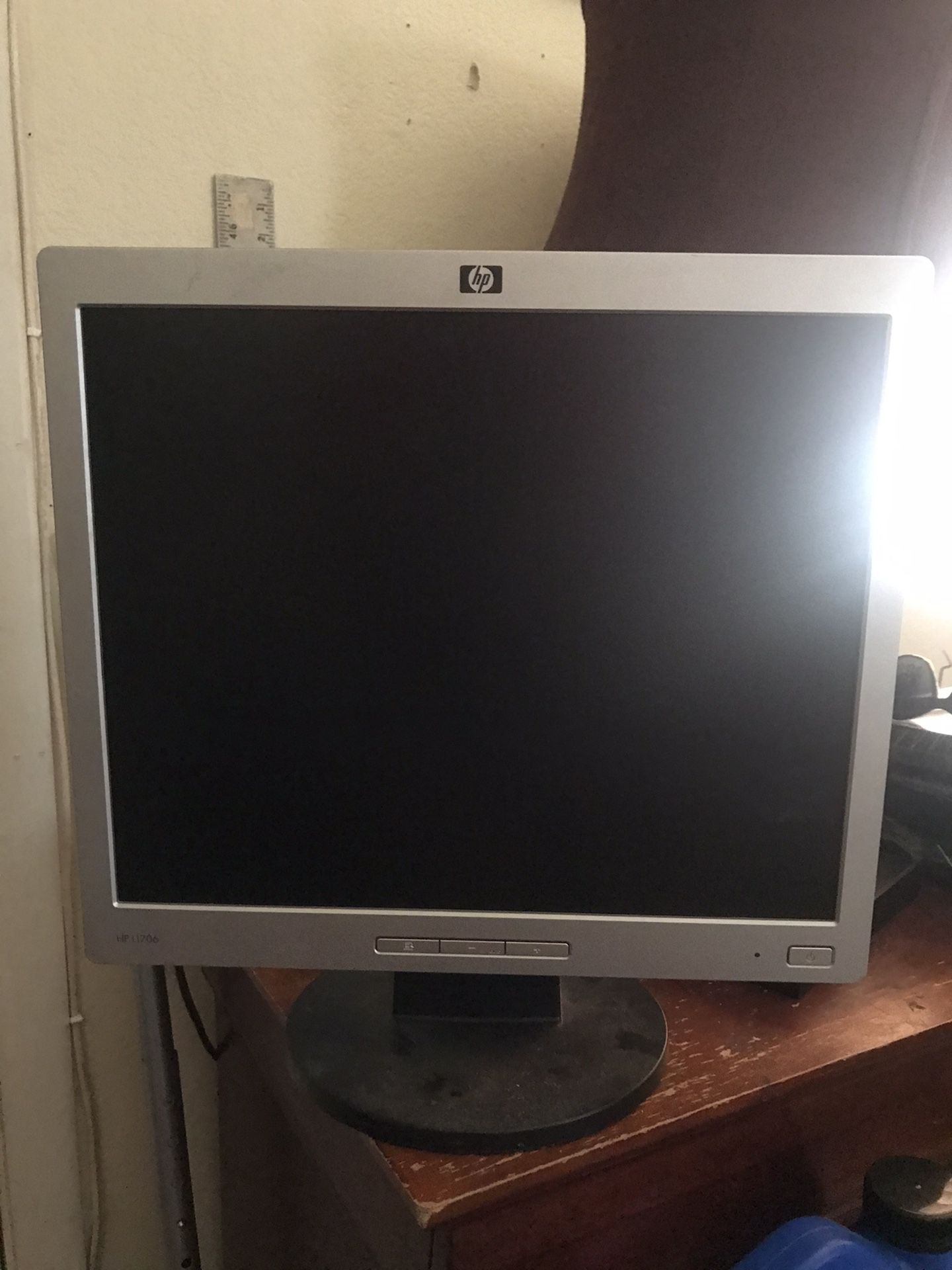 17 in flat screen monitor & 2 printers $33 for all