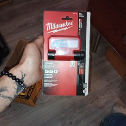 Milwaukee Red Lithium Usb3. 0 Rover Pivoting Flood Light