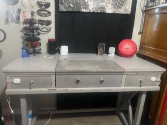 Makeup vanity