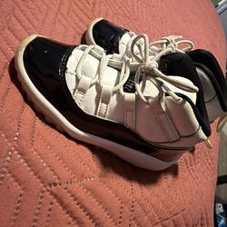 Kids Jordan 11  Size 8.5