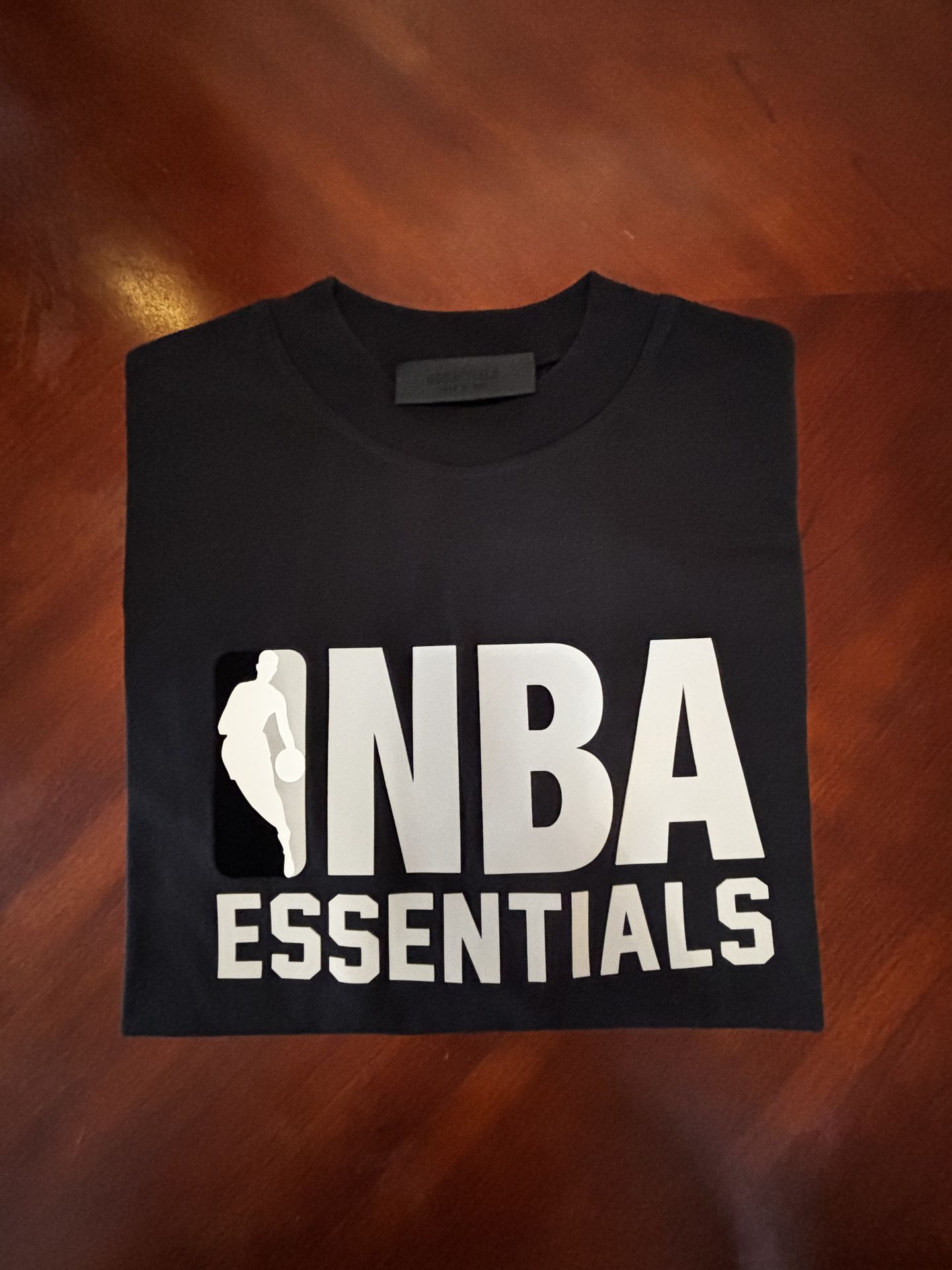 NBA essentials T-shirt small