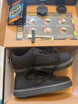 $10 - Heelys Kids' Black Trainers - Size Youth 4