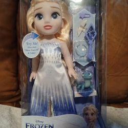 New ELSA Doll, She Sings And Talks. FROZEN NEW ELSA DOLL