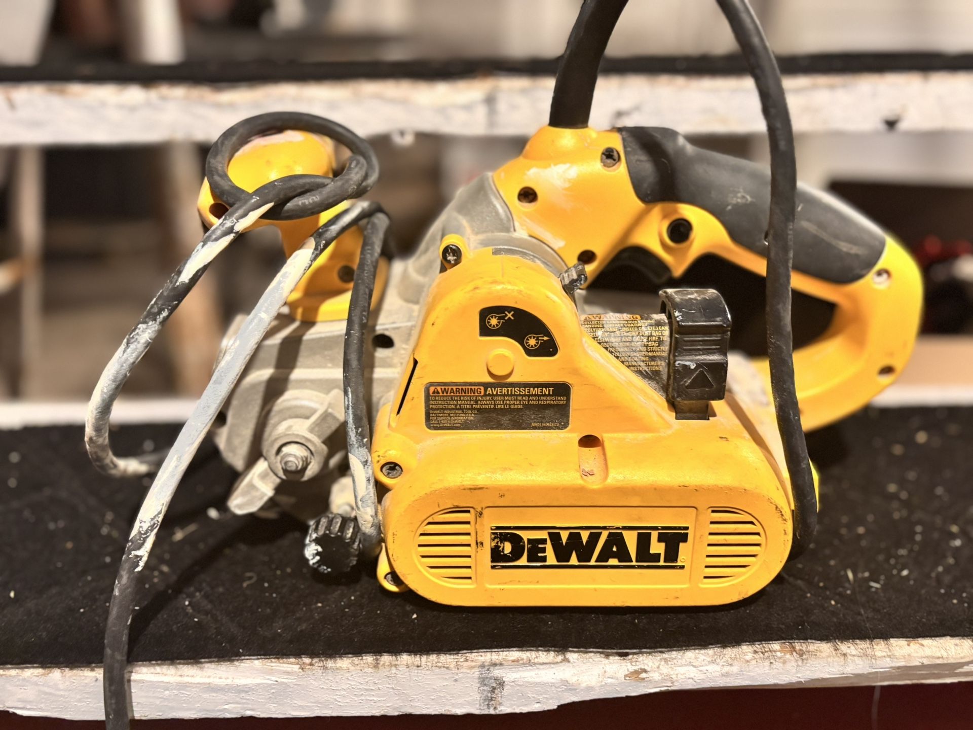 DeWalt DW433 3" x 21" Variable Speed Corded Belt Sander ( No Dust Bag )