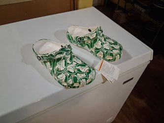 Crocs with Gator prints men's 7 women's 9 green white brand new