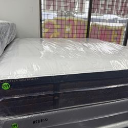 KING SIZE KINGSDOWN PILLOW TOP MATTRESS & BOX SPRINGS BED SET