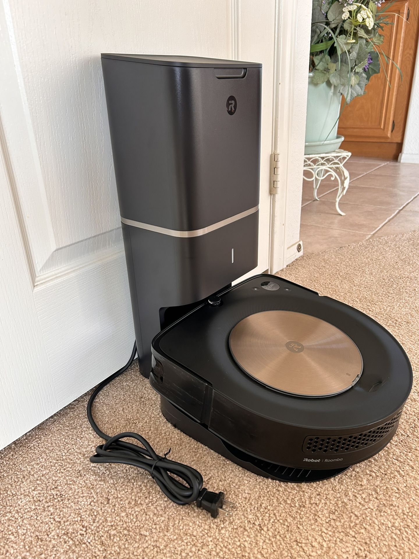 Roomba S9 + Self Emptying Vacuum Cleaner iRobot.