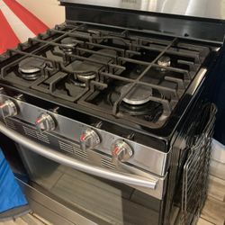 Electric And Gas Stove For Sale OBO Serious Buyers Only Pick Up Only 