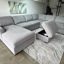 Thomasville sectional couch with ottoman ( Delivery Available )