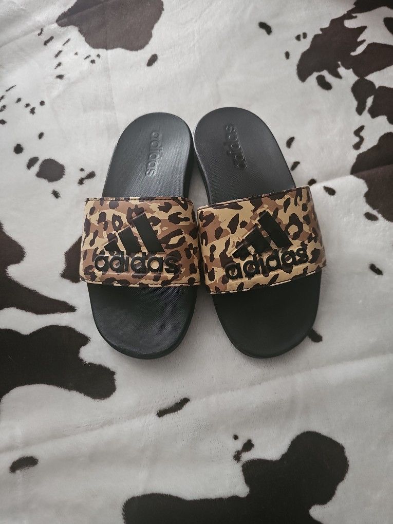 Adidas Girls Size 1 Slides