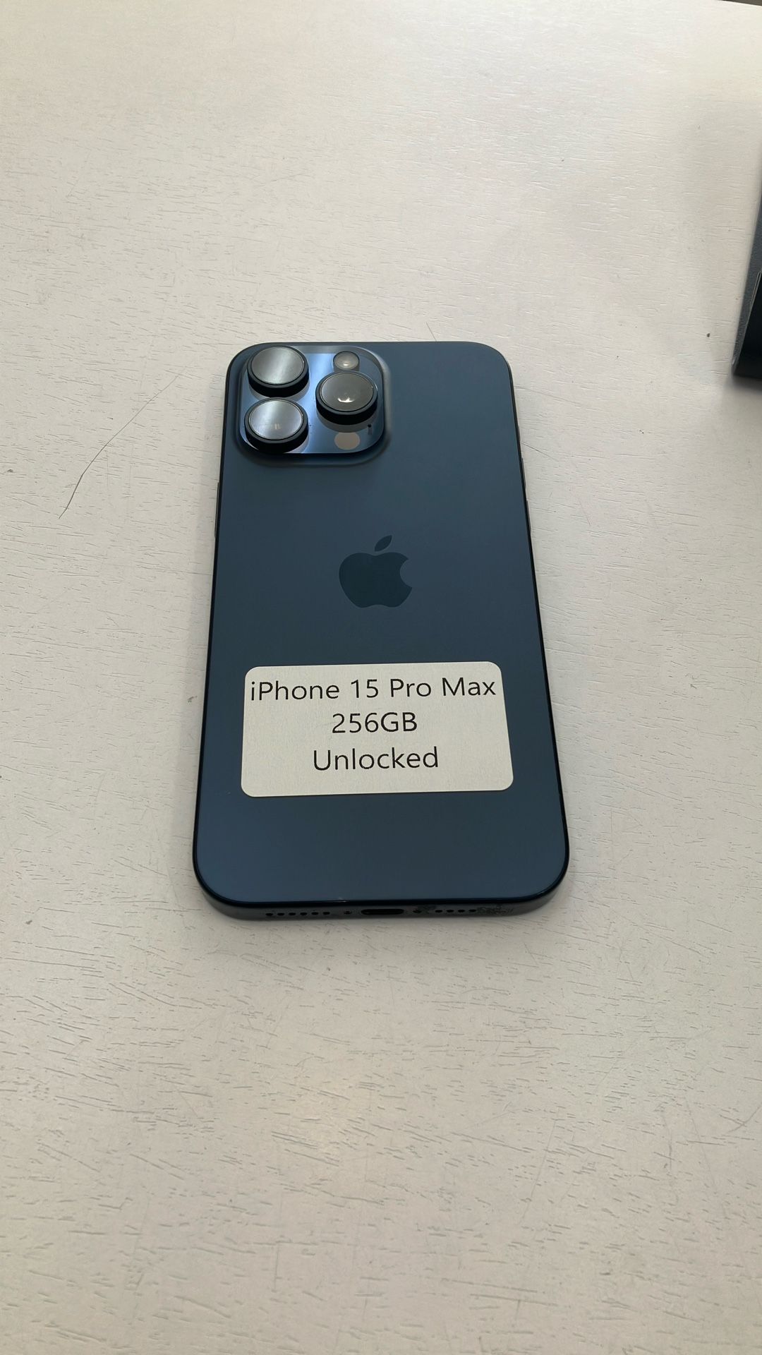 Unlocked iPhone 15 Pro Max - 256GB - Blue