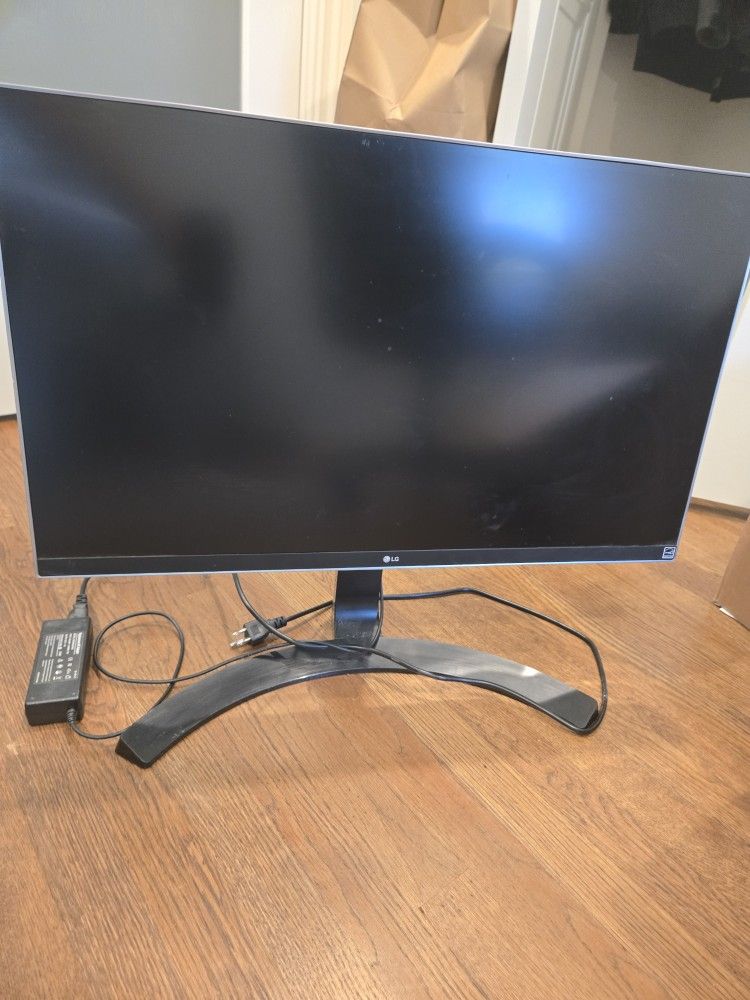 LG 27UD68‑P 27″ 4K UHD IPS monitor