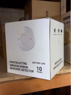 New in box- pack of 3 smoke/CO detectors