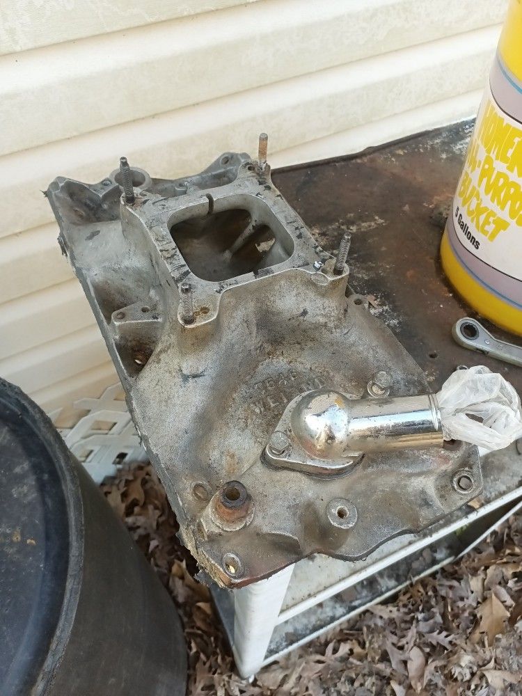 A Holley Carburetor Intake For Chevy Small Block Engines