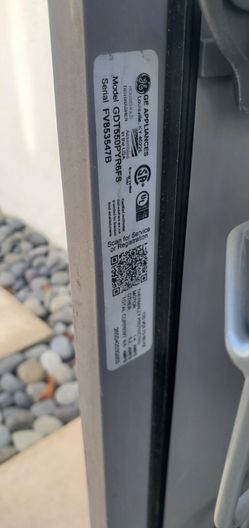 GE Top Control Built-In Dishwasher (Model GDT550PYR6FS)