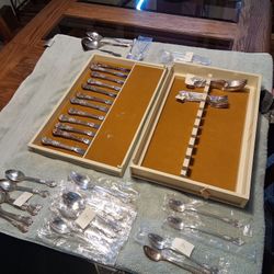 wm a rogers oneida ltd 12 Piece Flatware Silver
