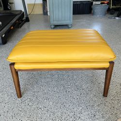 YELLOW STOOL/BENCH