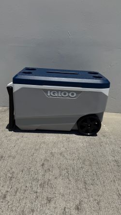 Igloo 90-Quart Maxcold Latitude Flip and Tow Wheeled Cooler