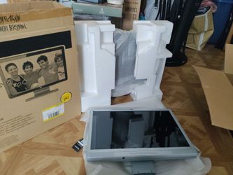 2 HP monitors