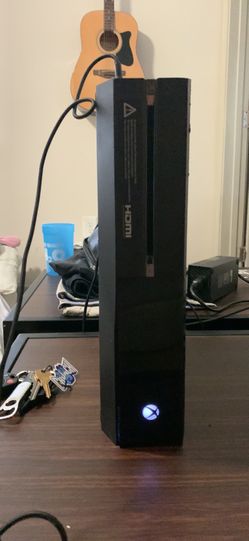 Xbox One W/ 2 Controllers 