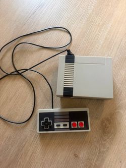 Retro TV Game Console (NES Style) + Controller – Not Tested