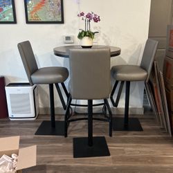 Cocktail Table / Dinner Table with Barstools