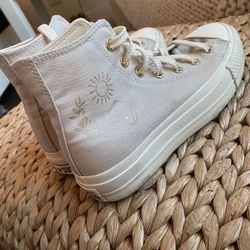 Desert Sand Festival Platform Converse Women’s US Size 7