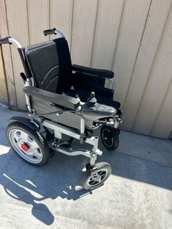 Foldable
Electric Wheelchair