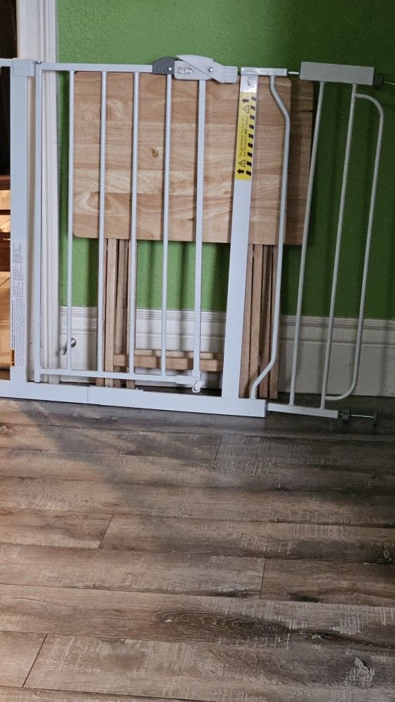 Pet/ Child Gate