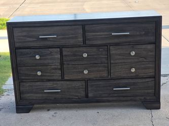 DRESSER