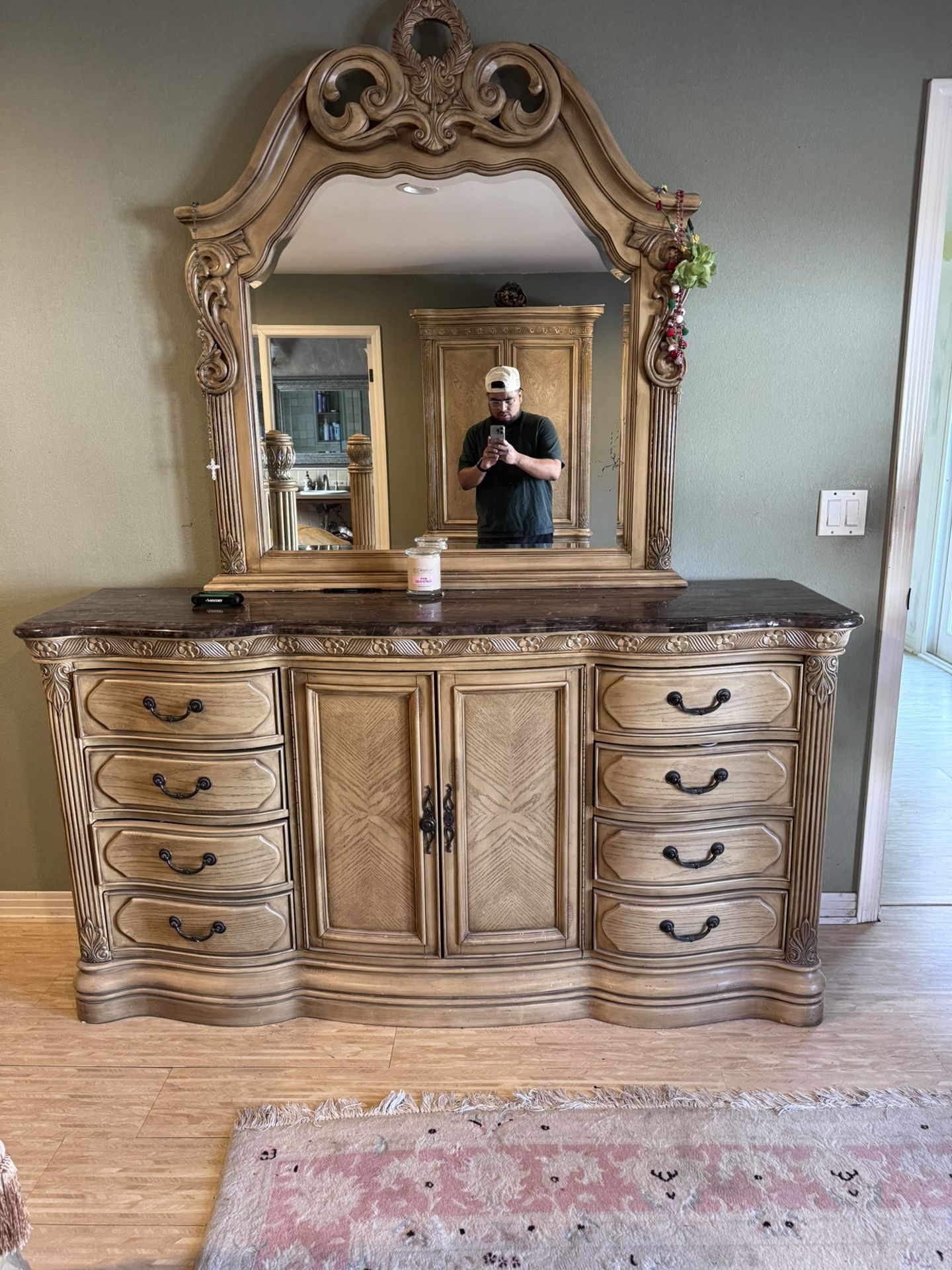 Dresser With Mirror
