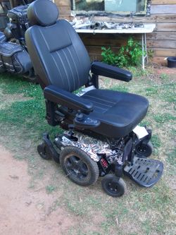 Quickie 24 Volt Mobility Scooter With The Liftable Chair