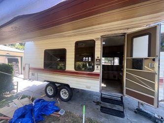 1987 Fleetwood Prowler 5th Wheel