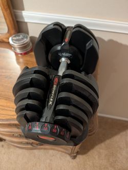 Bowflex SelectTech 1090 Adjustable Dumbbells (Pair, 10–90 lbs Each) with Trays