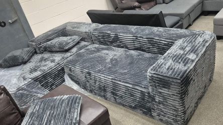 BRAND NEW BIG SECTIONAL COUCH