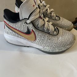 Nike LeBron 20 Youth Size 5.5