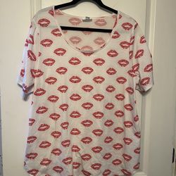 LuLaRoe Morgan Girman 2X size Hugs & Kisses Short Sleeve Shirt. Everett pick up area. Cash only. Sorry I do not ship.