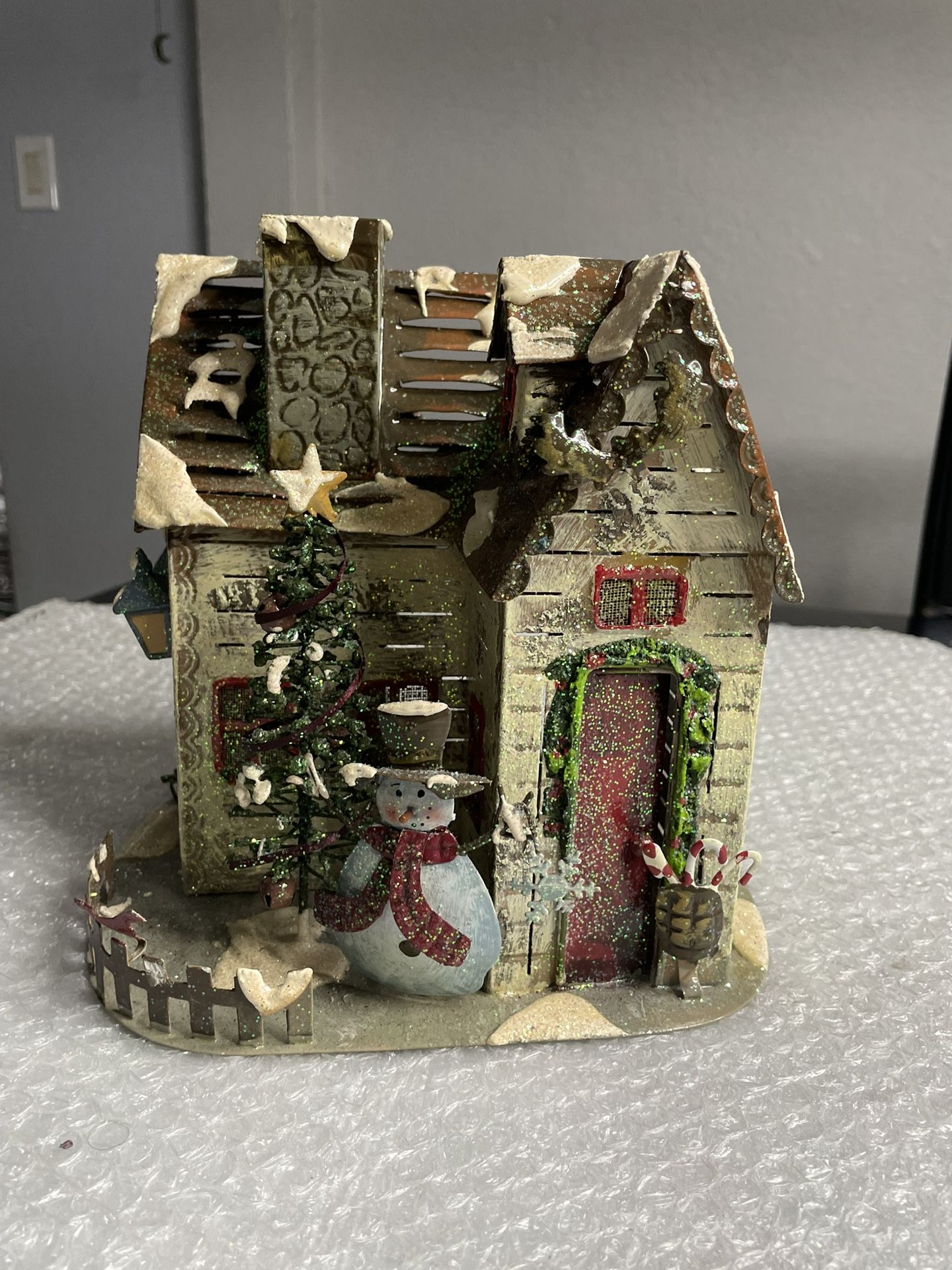 Kohl’s Metal Christmas House Tealight Holder