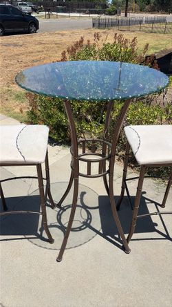 Tall table glass with two barstools