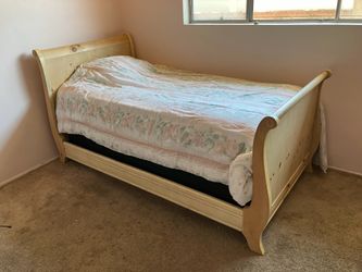 Beautiful Wood Twin Bed Frame for Girls