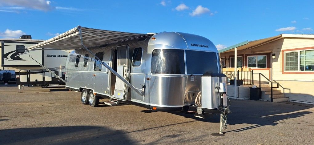 2018 Airstream Classic  32FB