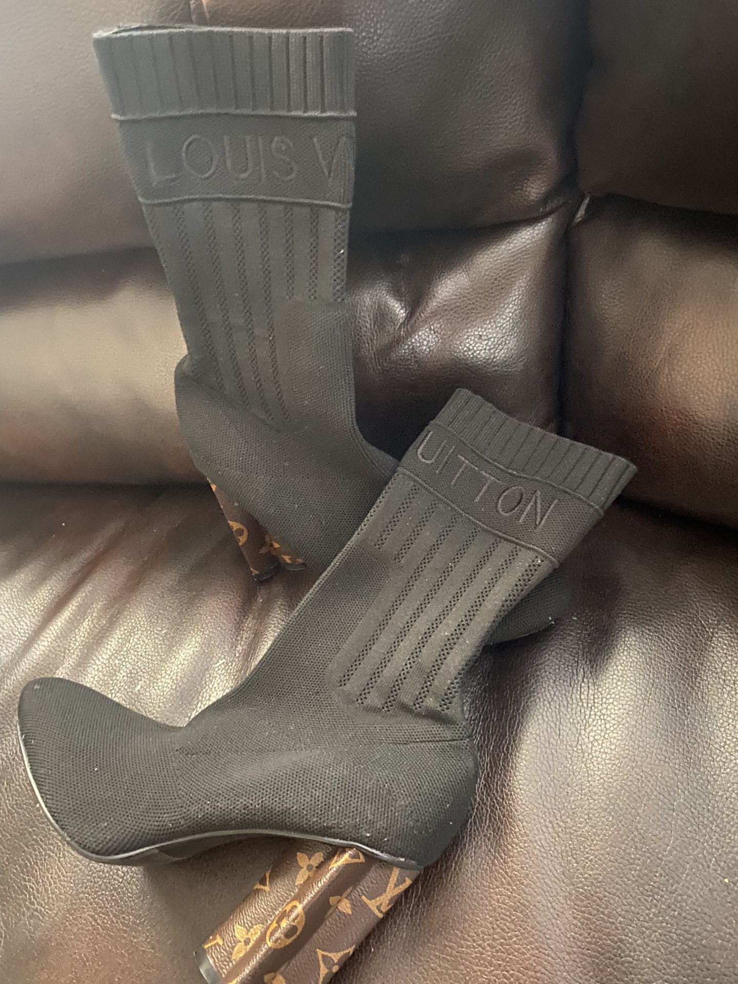 Size 39 Louis Vuitton Silhouette Boots (black) for Sale in Houston