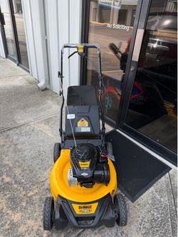 Dewalt Lawnmower, self propel 21 inch