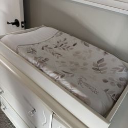 Baby Changing Table with 2 Covers 