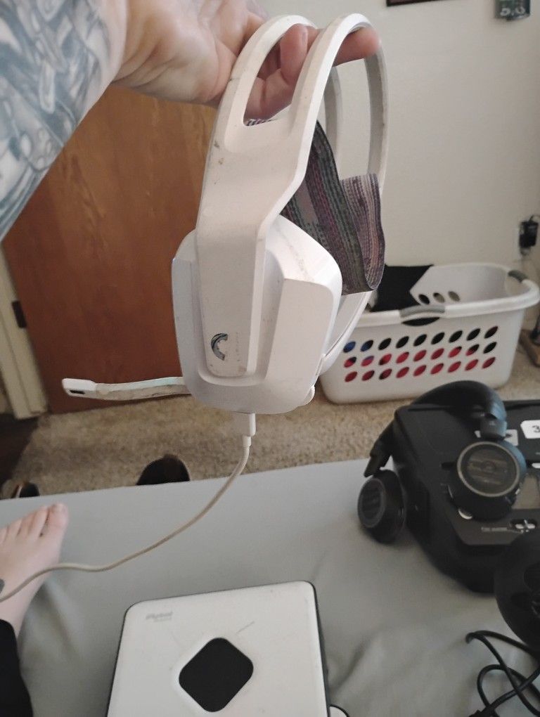 Logitech GX733 Gaming Headset Wrks Gd & Plantronics Voyager B8200 Noise Cancel Wrks Gd Bluetooth Headphones