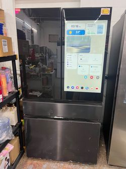 Samsung Bespoke French Door Refrigerator with Family Hub