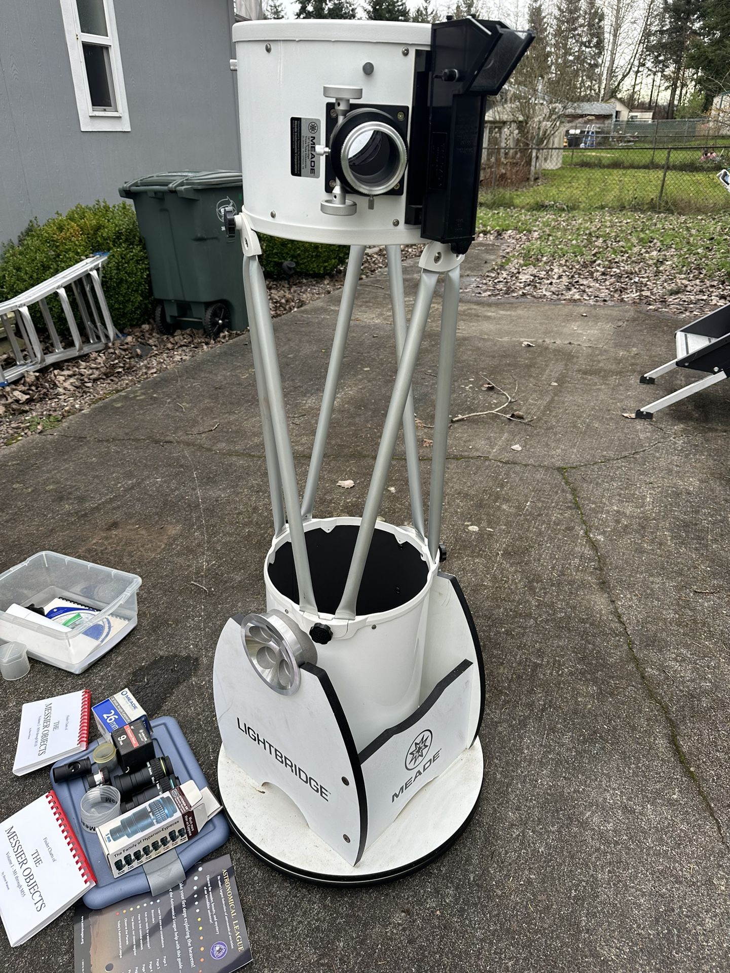 Telescope: Meade 10” Light Bridge Truss tube Dobsonian