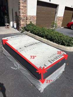 Twin-size mattress with box spring by Classic Elegance – Excellent condition