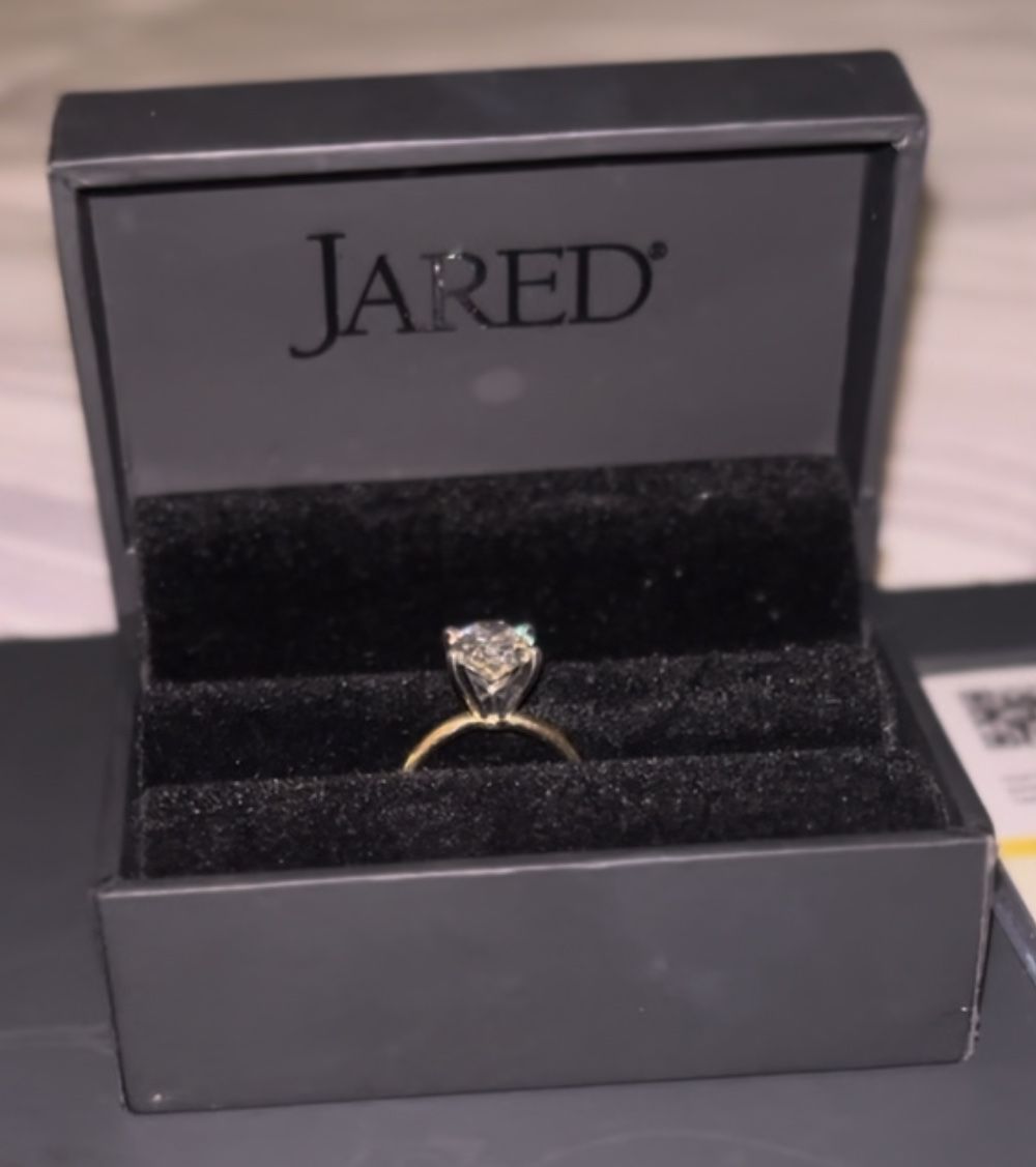Brand New 2.0 Caret Gold Band Engagement Ring From JARED!