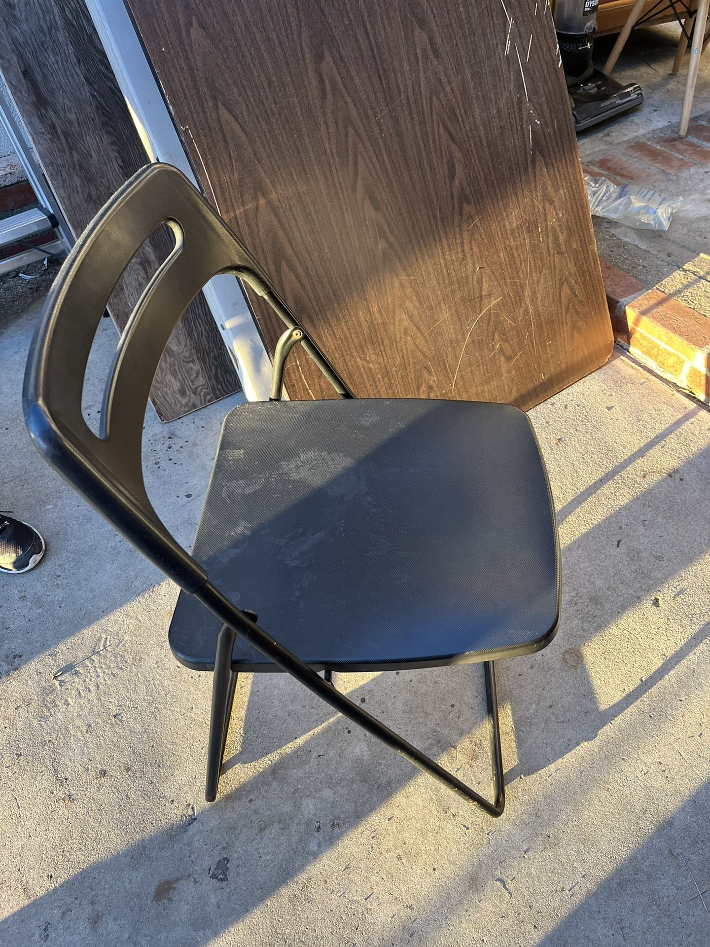 12 Black Folding Chairs
